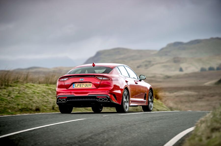  Kia Stinger GTS (CK) 2017 года  (UK) (фото 10 из 40)
